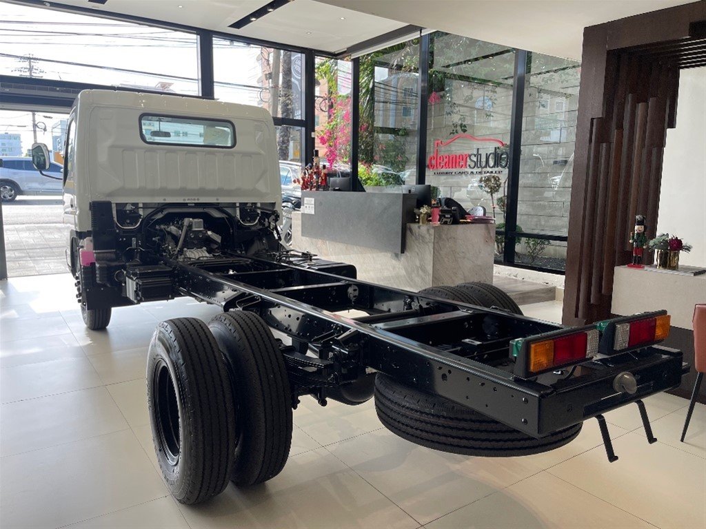 Mitsubishi Motors Canter Chassis 14 pies