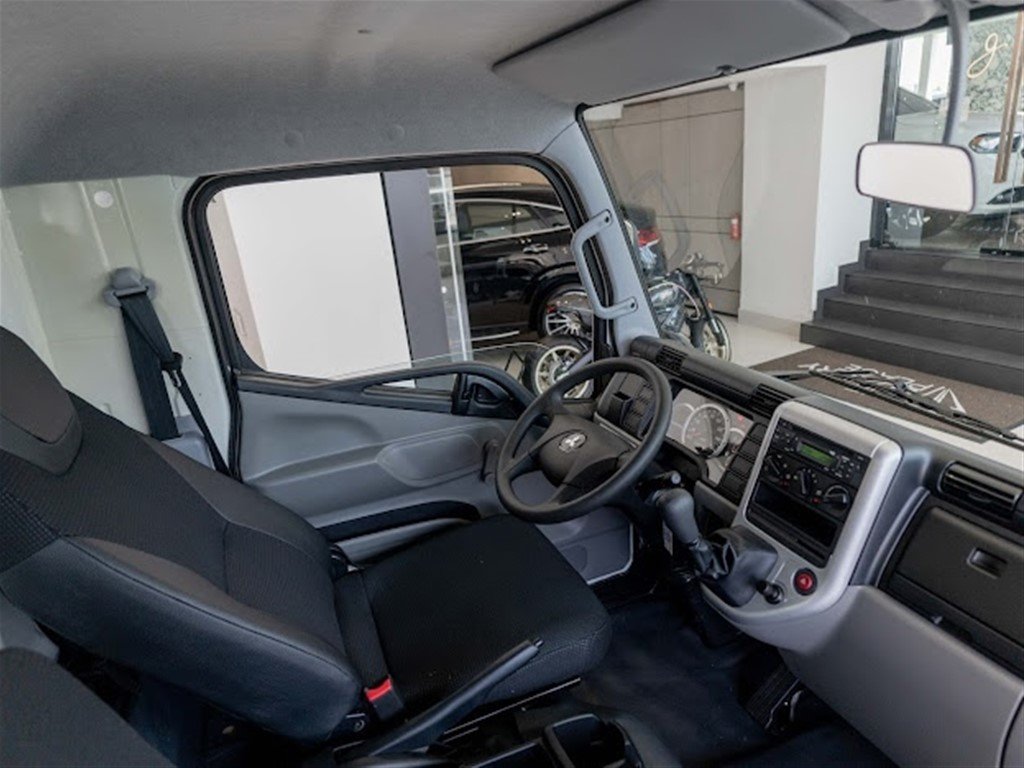 Mitsubishi Motors Canter Cama 14 Pies