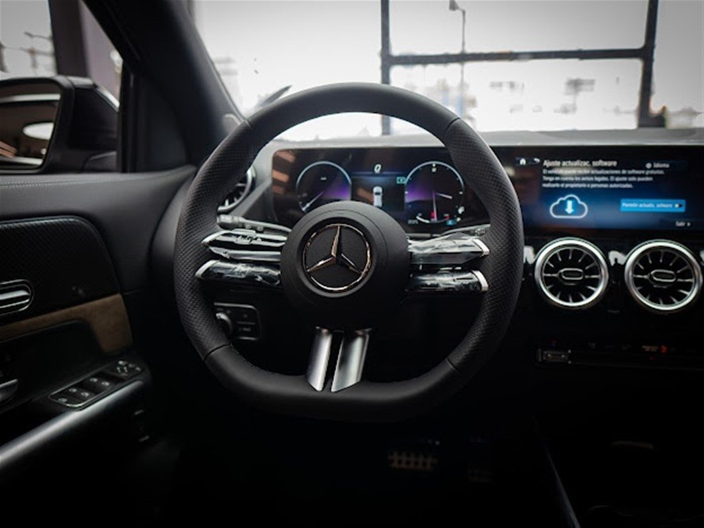 Mercedes-Benz Clase GLA 200 AMG PLUS