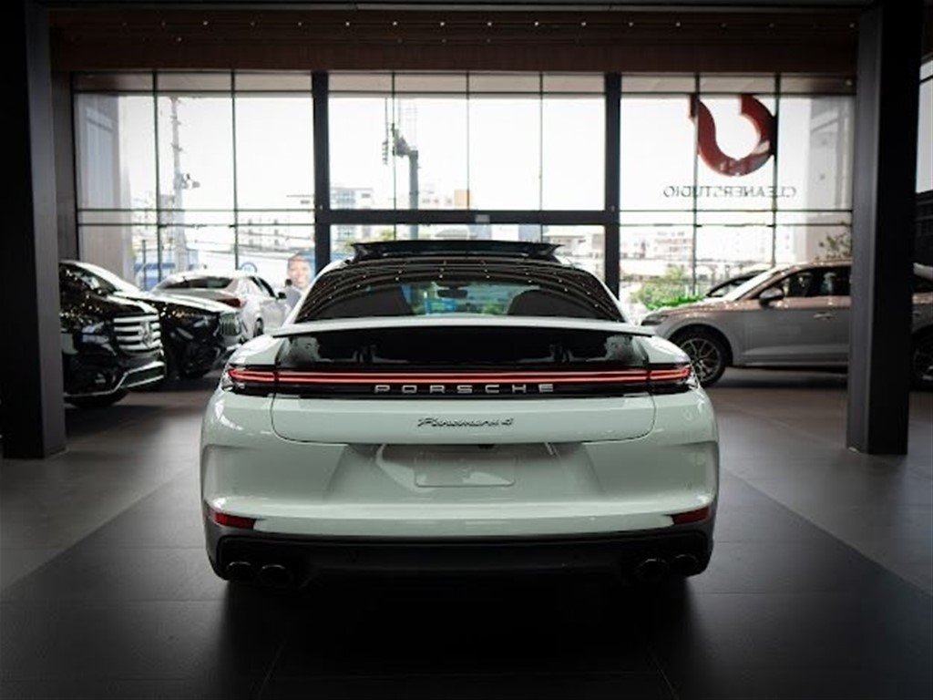 Porsche Panamera 4