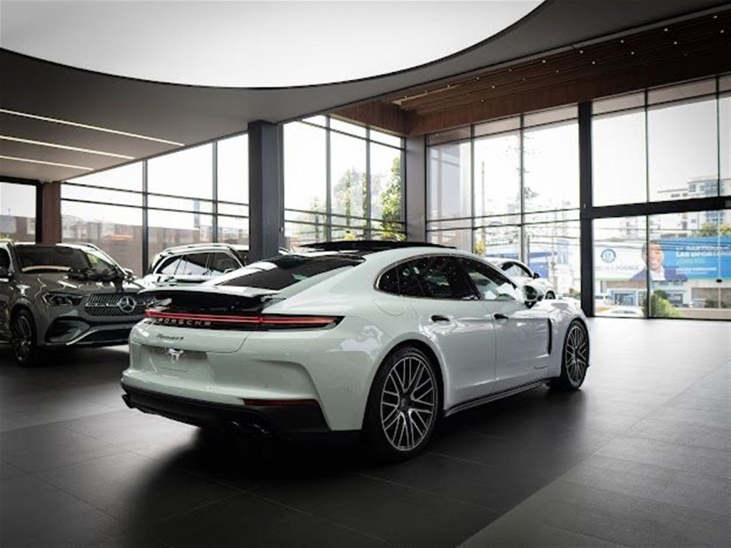 Porsche Panamera 4