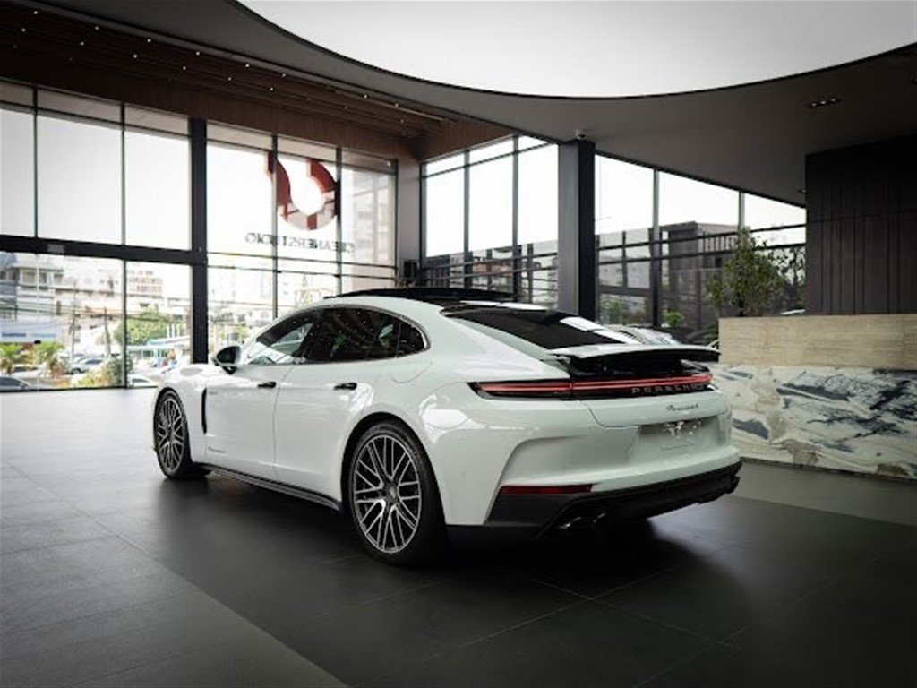 Porsche Panamera 4