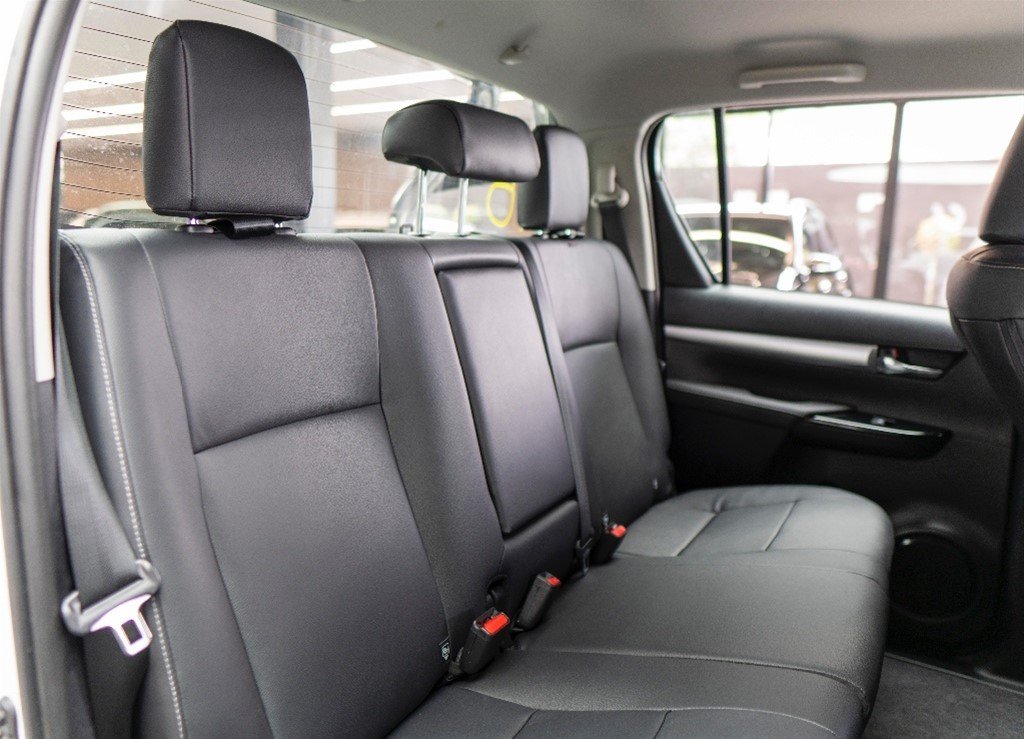 Toyota Hilux WIDE TREAD