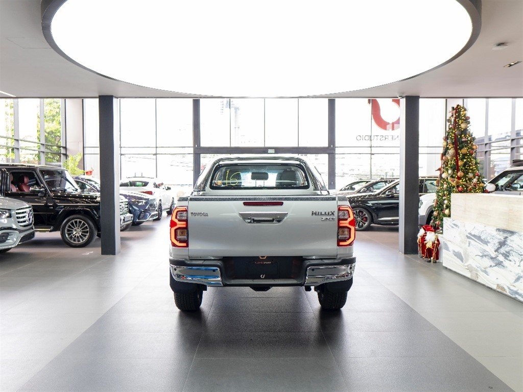 Toyota Hilux WIDE TREAD