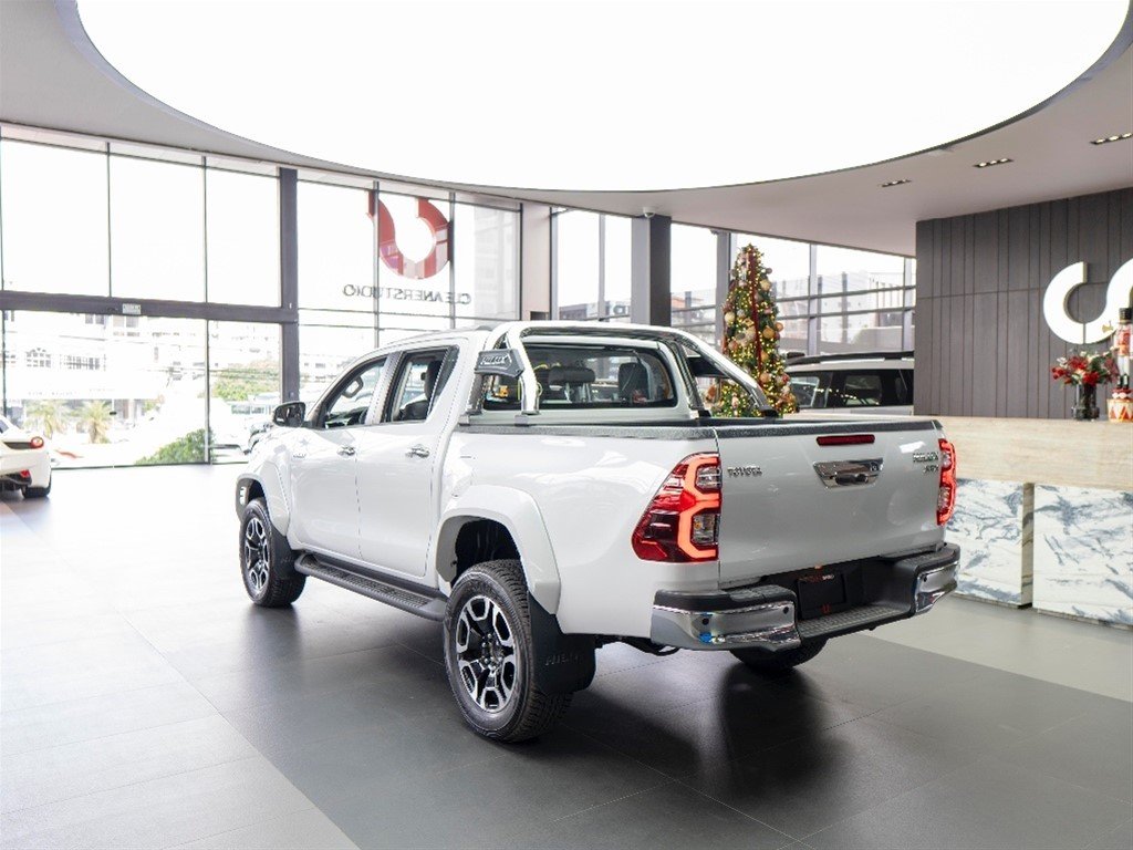 Toyota Hilux WIDE TREAD