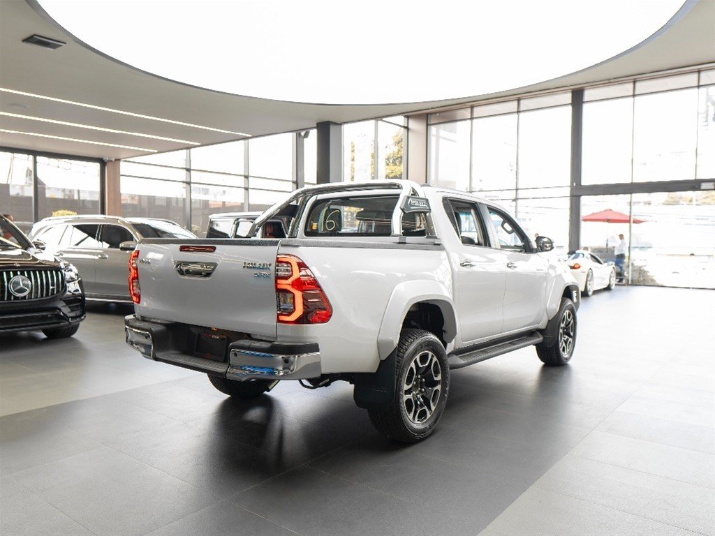 Toyota Hilux WIDE TREAD