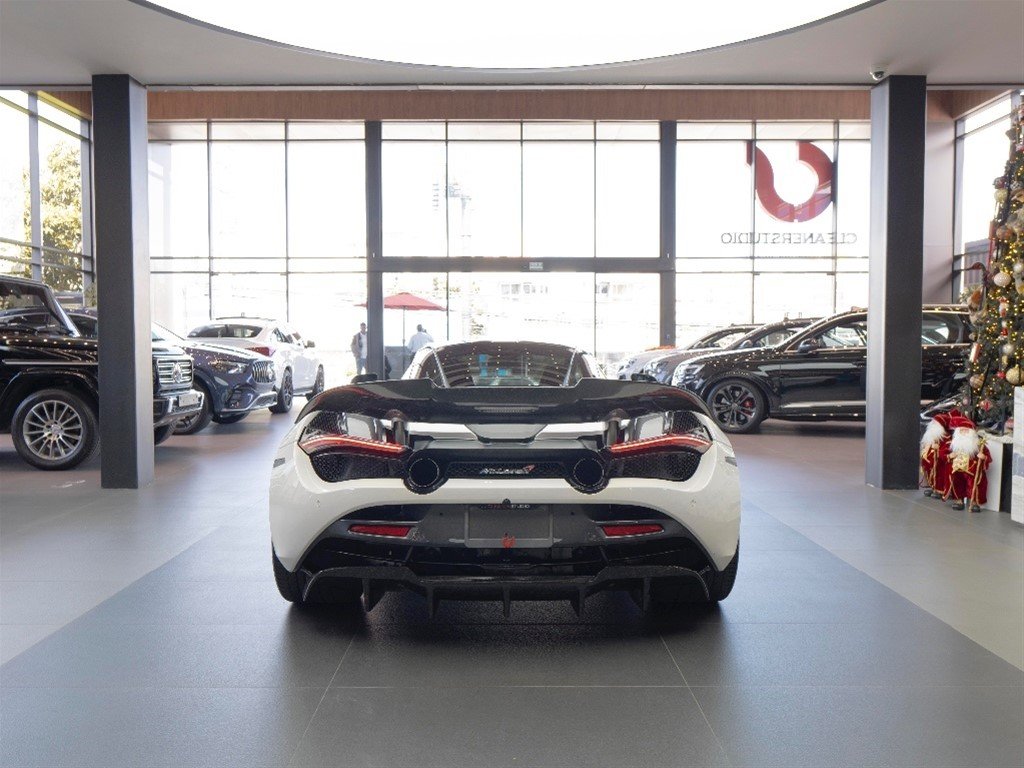 McLaren 720
