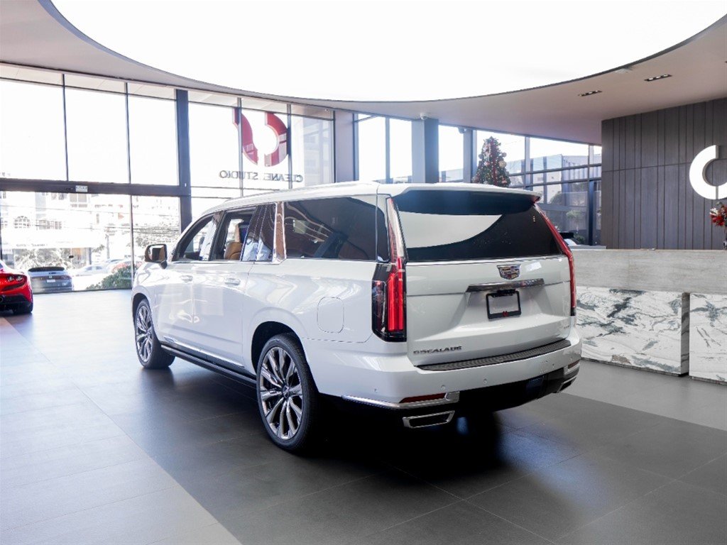 Cadillac Escalade Premium Luxury Long