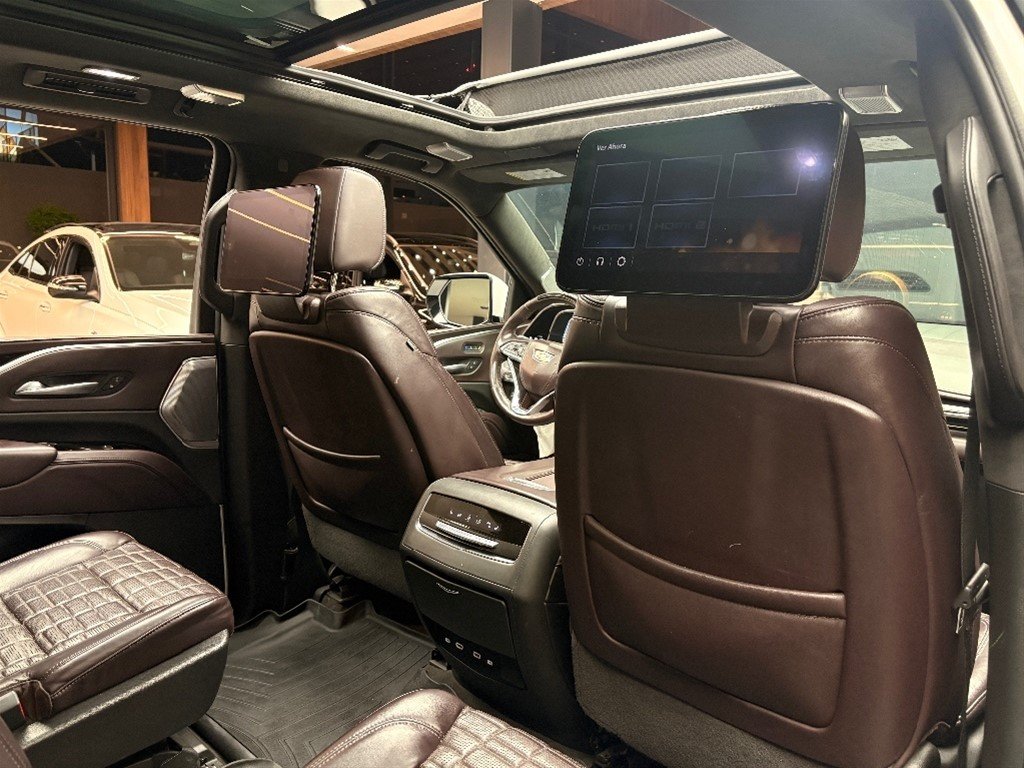 Cadillac Escalade Premium Luxury Long