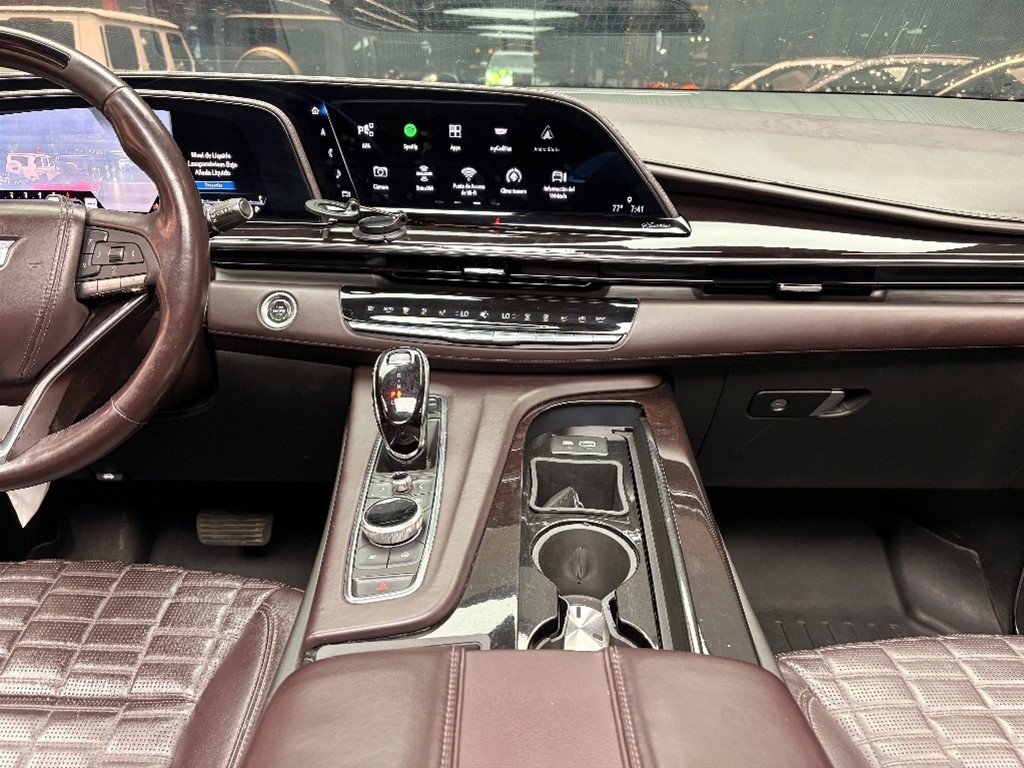 Cadillac Escalade Premium Luxury Long