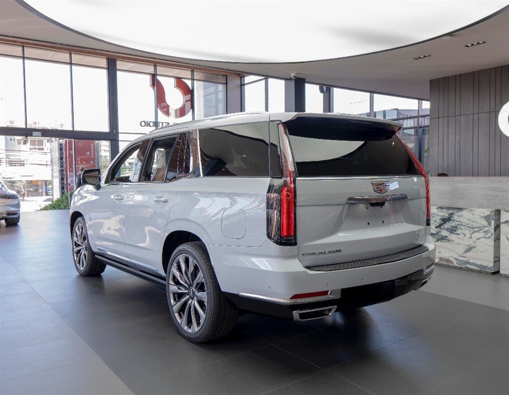 Cadillac Escalade Luxury Short