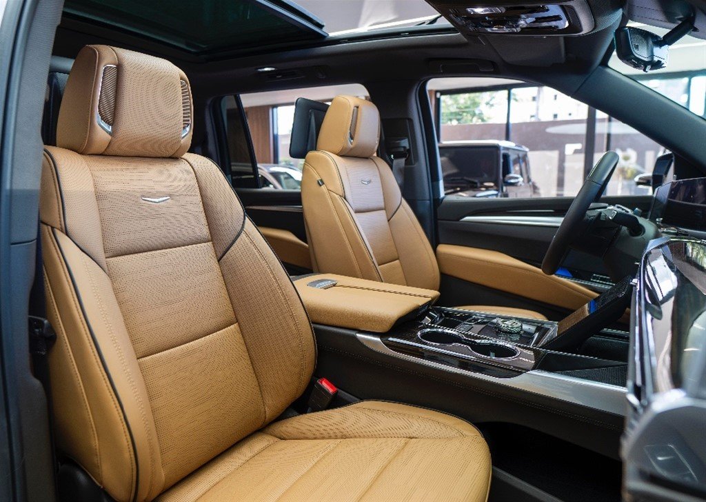 Cadillac Escalade Luxury Short