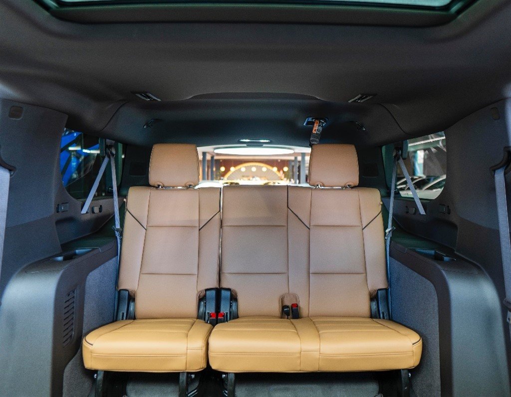 Cadillac Escalade Luxury Short