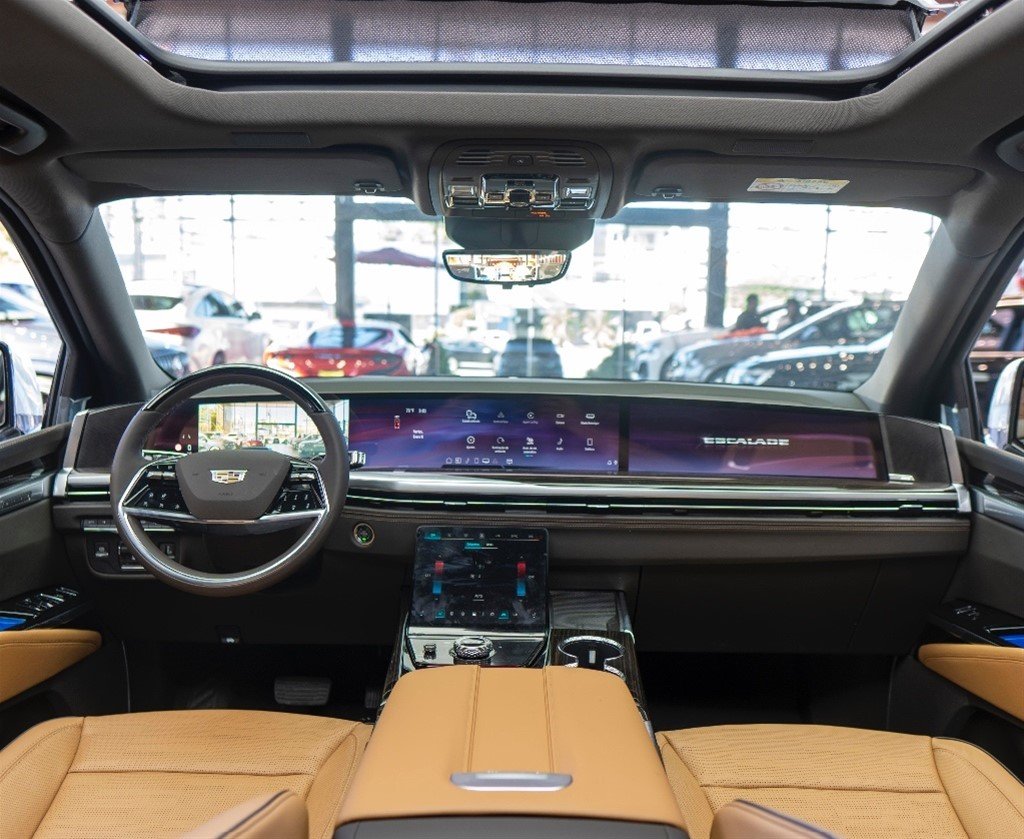 Cadillac Escalade Luxury Short