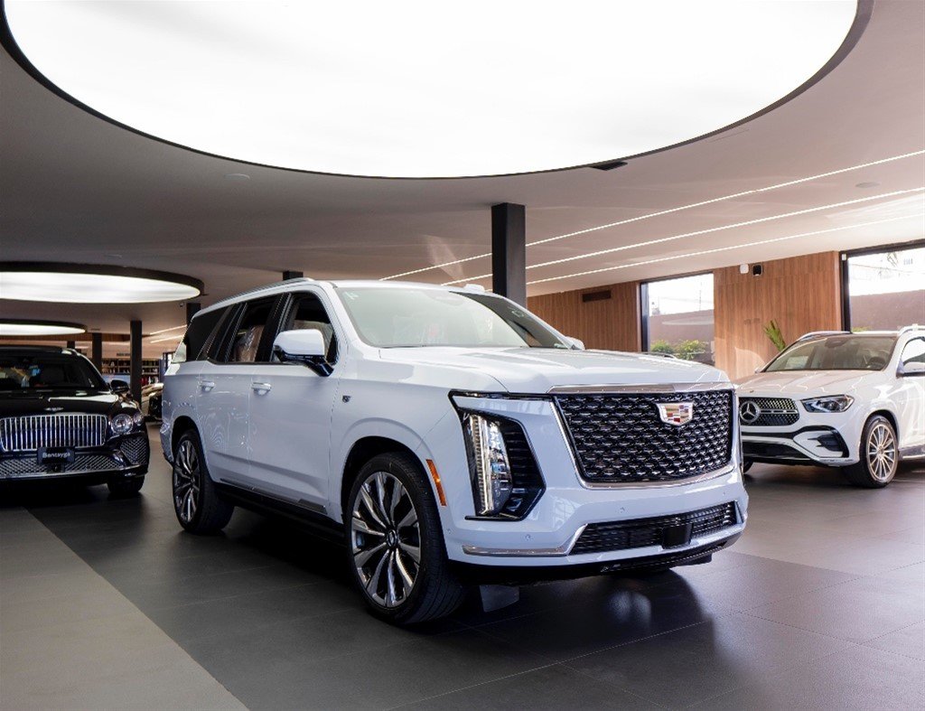 Cadillac Escalade Luxury Short