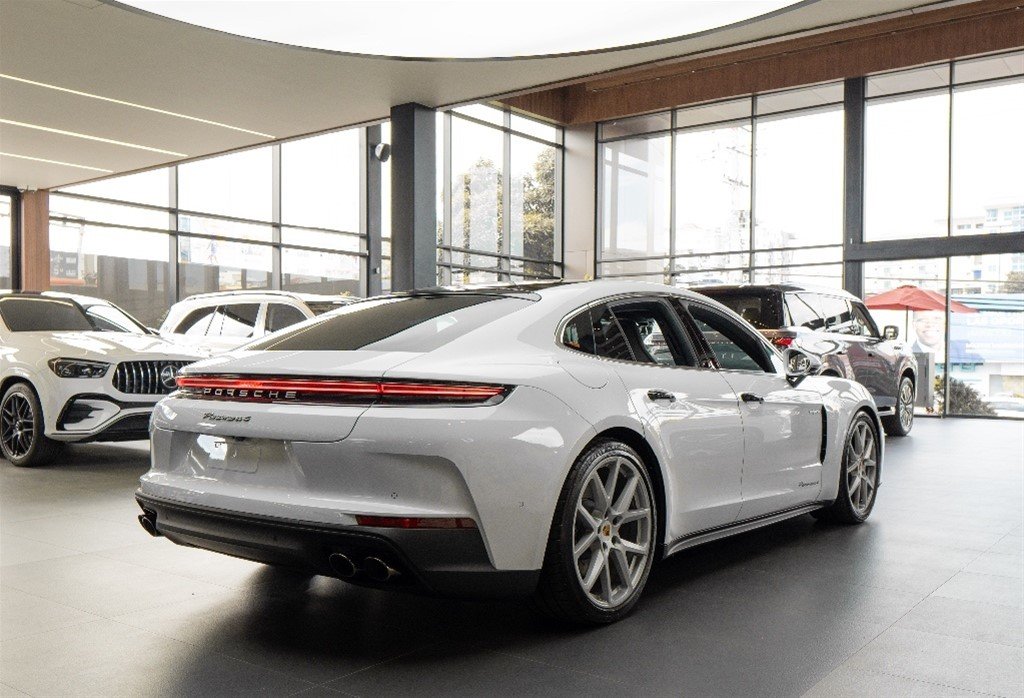 Porsche Panamera 4