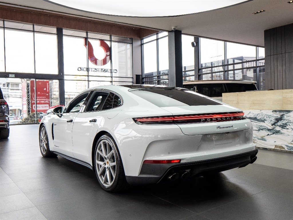 Porsche Panamera 4