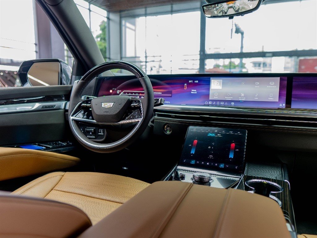 Cadillac Escalade Luxury Short