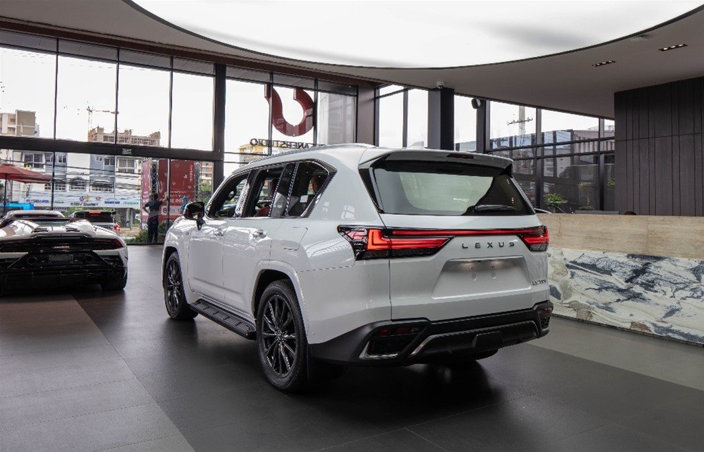 Lexus LX 700 H F SPORT