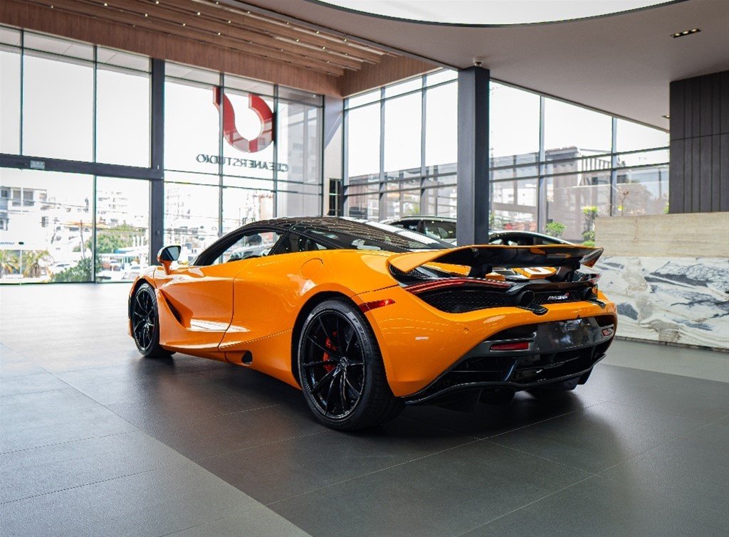 McLaren 720 S Coupe