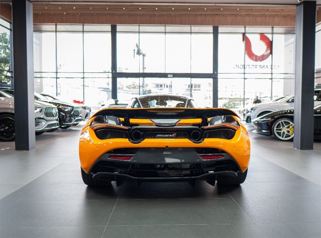 McLaren 720 S Coupe